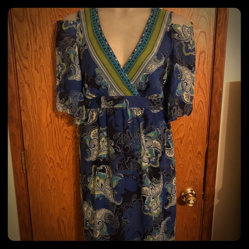 Voir Voir Plus Size Paisley Cold Shoulder Dress 18